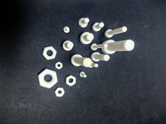 Śruby z tlenku aluminium