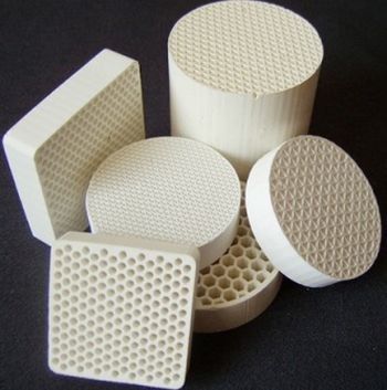 Białe nośniki katalizatorów ceramicznych o strukturze plastra miodu 51% SiO2 do oczyszczania benzyny
