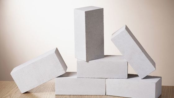 99,2% Al2O3 Alumina Bubble Bricks Wysoka czystość izolacyjna cegła ogniotrwała